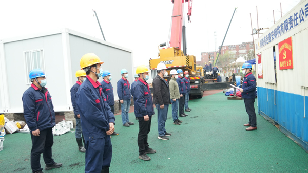 抗击疫情当先锋 红色工地践使命——记市住建局田家炳中学疫情隔离点建设临时党支部 抗击疫情当先锋 红色工地践使命——记市住建局田家炳中学疫情隔离点建设临时党支部
